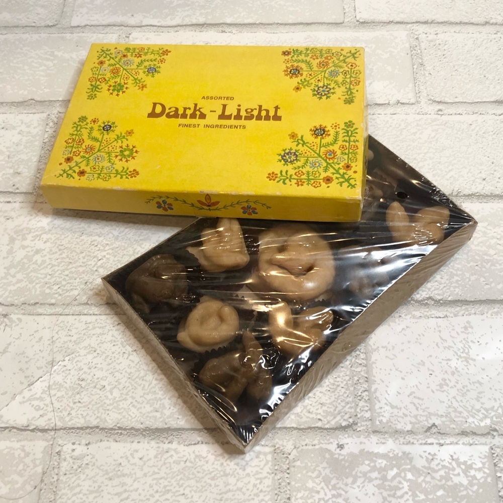 Vintage 1977 Cal-Themes Dark-Light Fake Chocolate Dog Poop Gag Gift | Retro Box